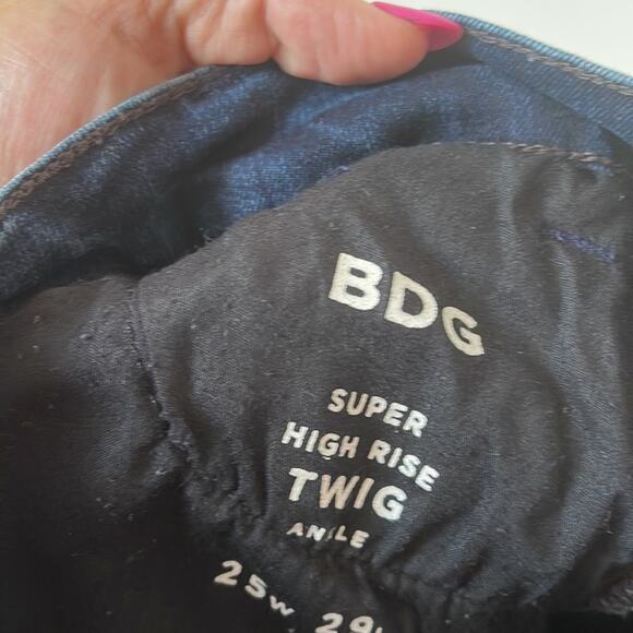 BDG Super High Rise Twig Ankle Jeans - Picture 4 of 4